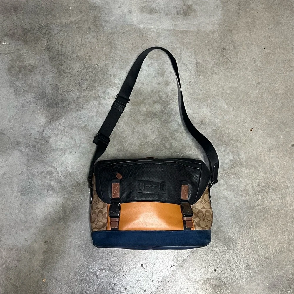 Coach Men's messenger bag - Picture 2 of 10